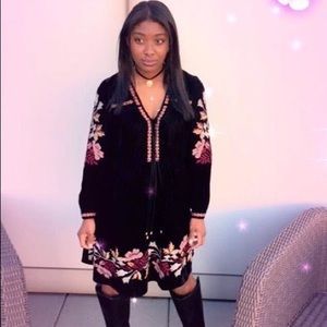 Floral Embroidery Velvet Dress
TOPSHOP